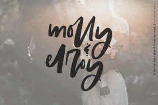 Molly Elroy Font: Bold Handwritten Style